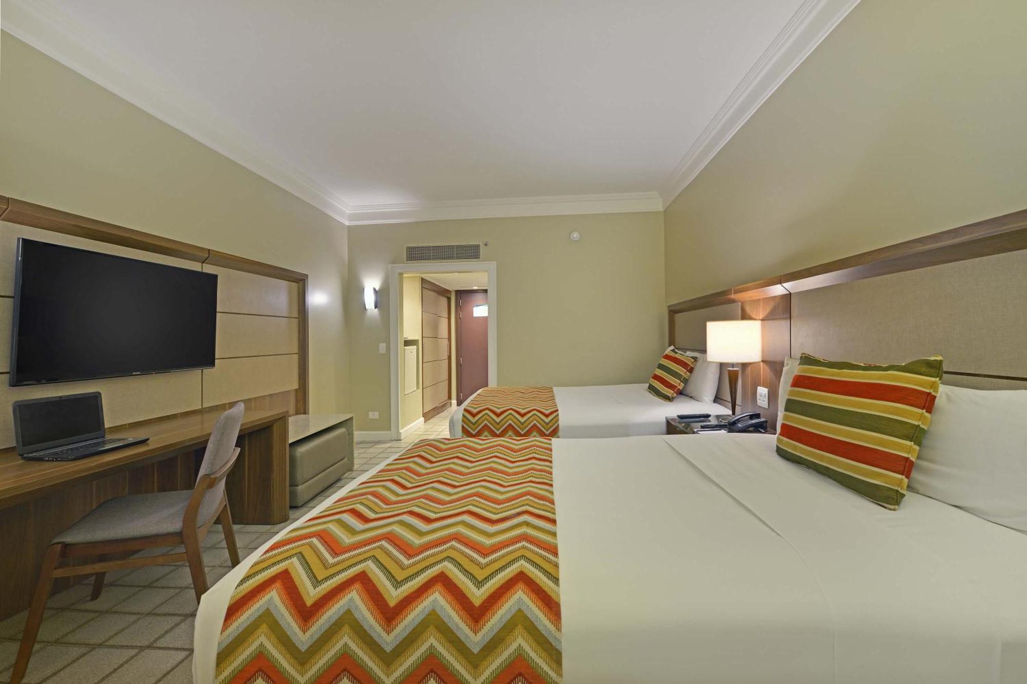 Hotel Deville Prime 살바도르 외부 사진 A room at the Hilton Garden Inn