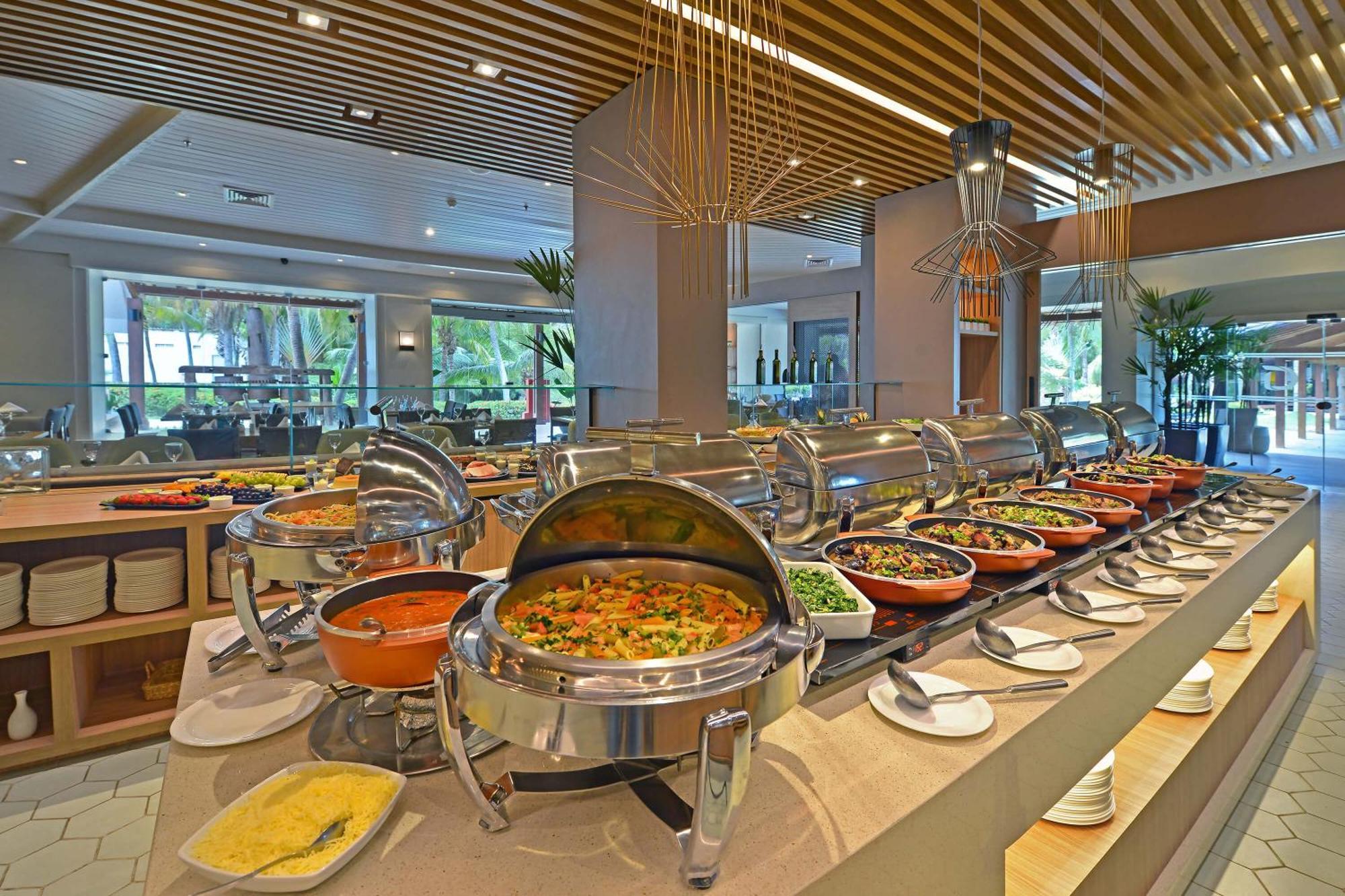 Hotel Deville Prime 살바도르 외부 사진 A buffet at a hotel