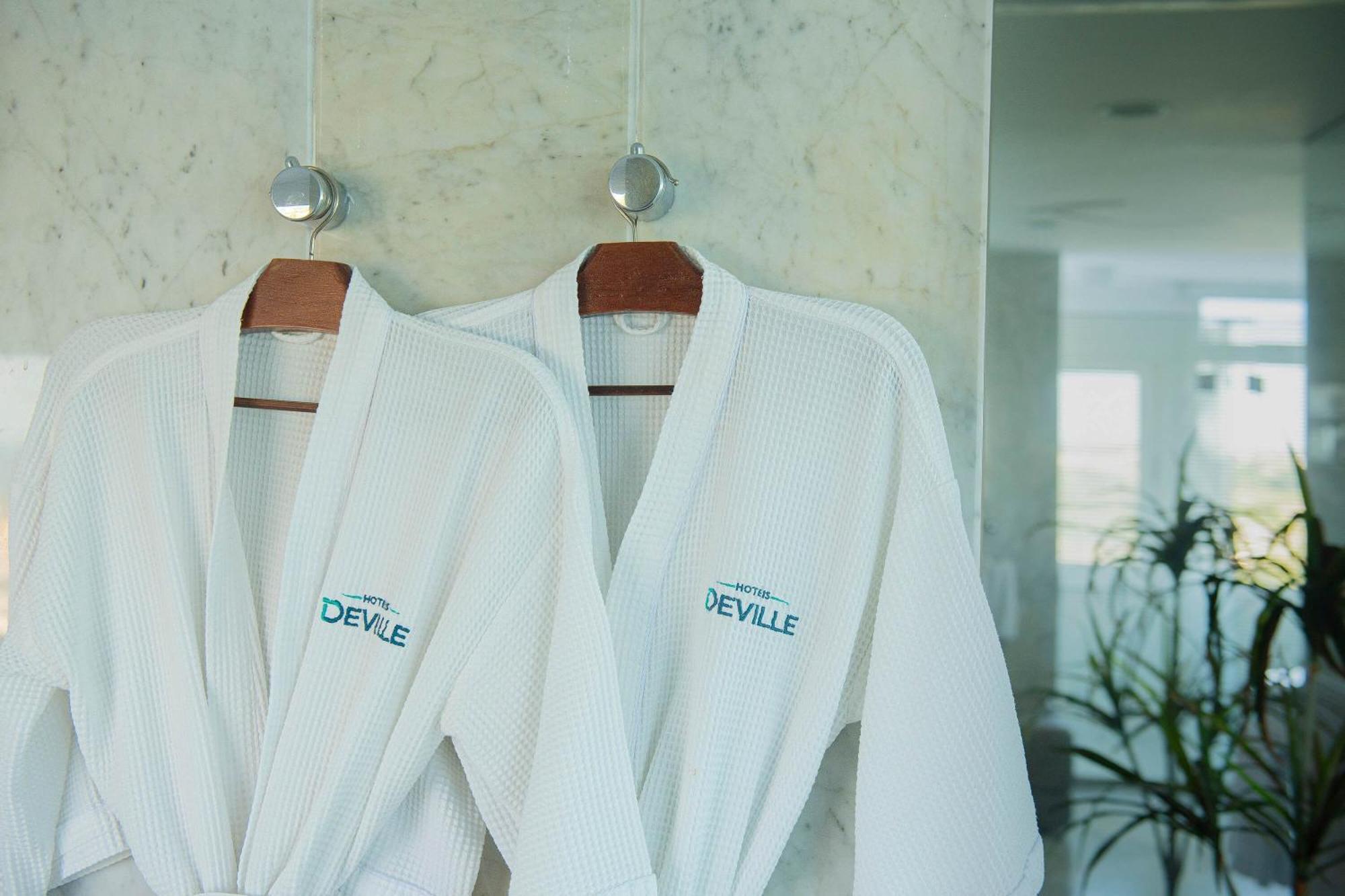 Hotel Deville Prime 살바도르 외부 사진 Two bathrobes