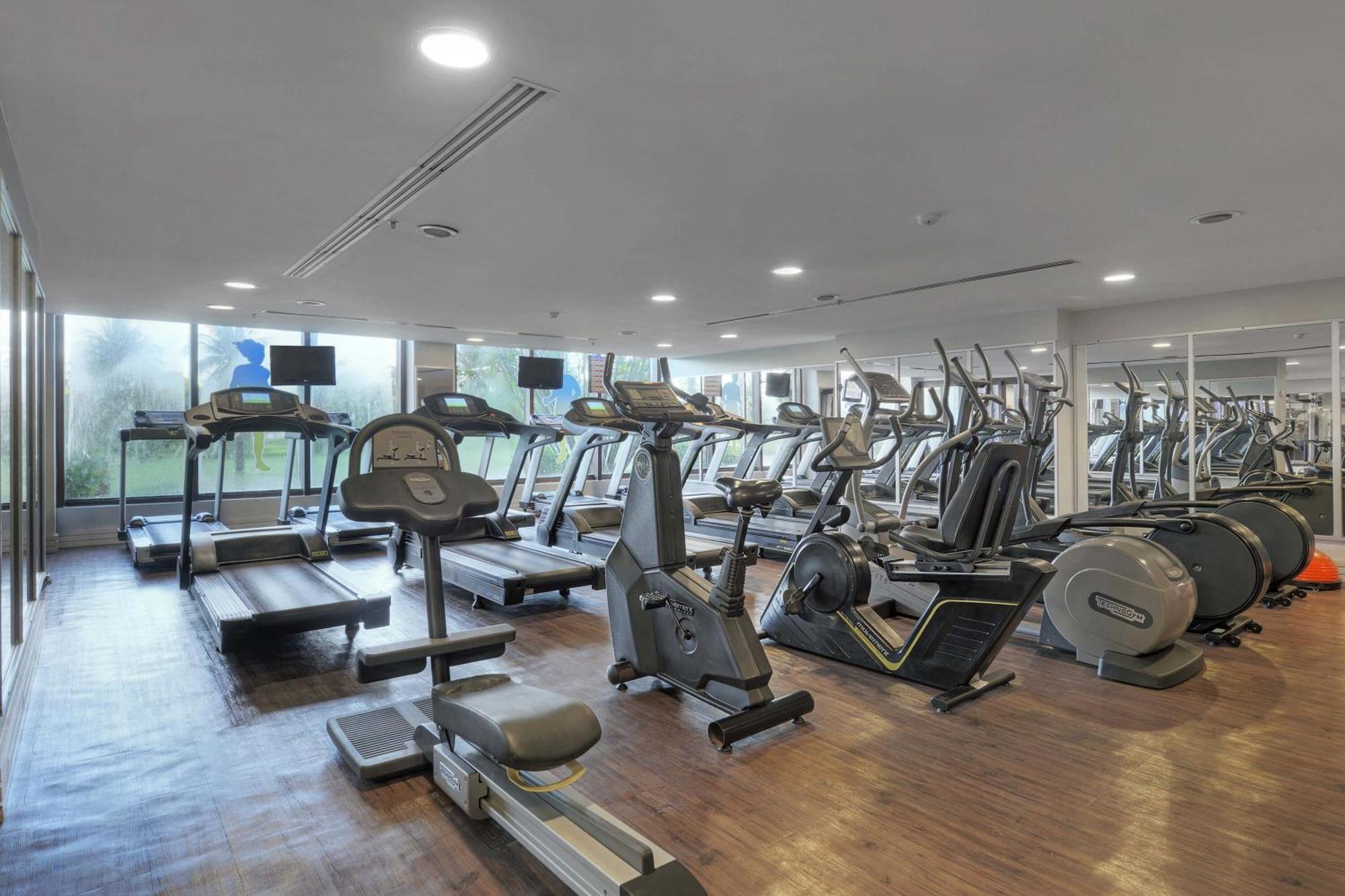 Hotel Deville Prime 살바도르 외부 사진 The gym at the hotel