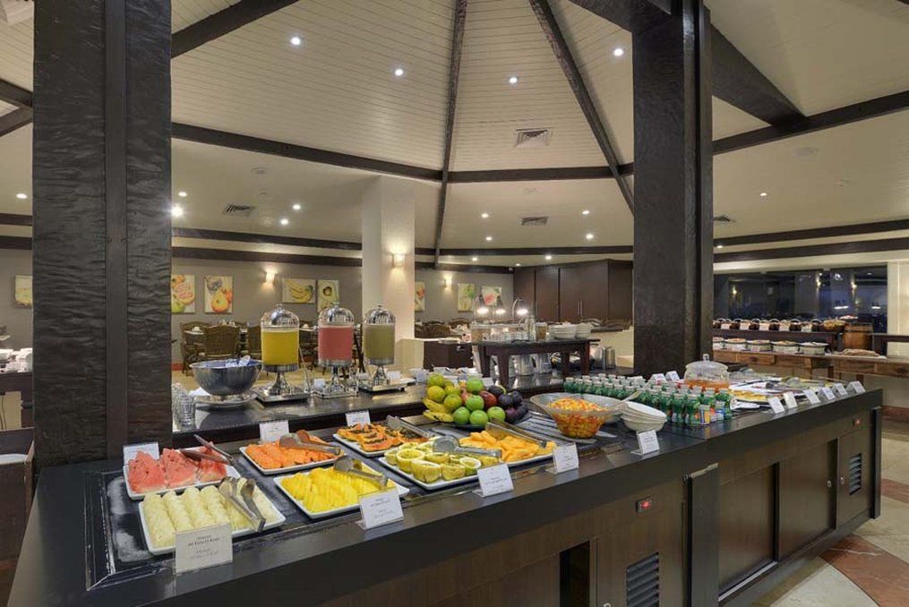 Hotel Deville Prime 살바도르 외부 사진 A buffet at a hotel